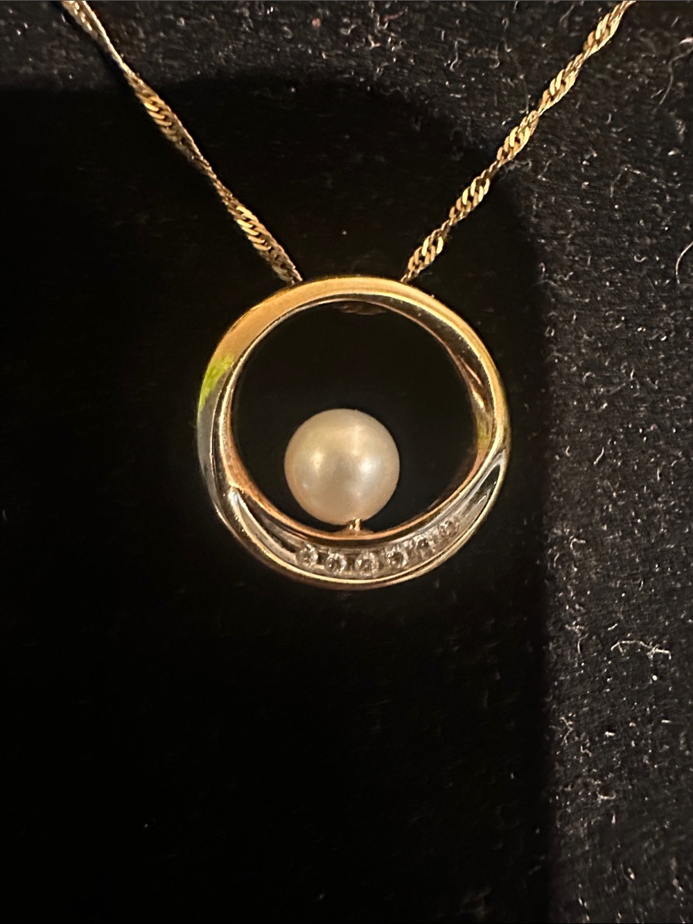 10 k diamond and pearl necklace 18 inches